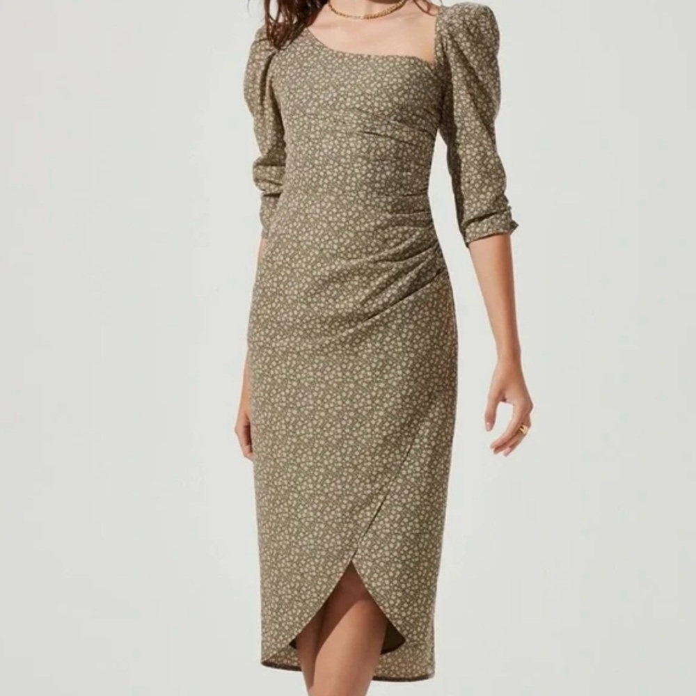 ASTR The Label Olive Floral Midi Dress